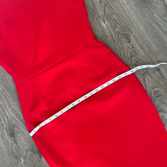 Red dress - Picture 3 of 4